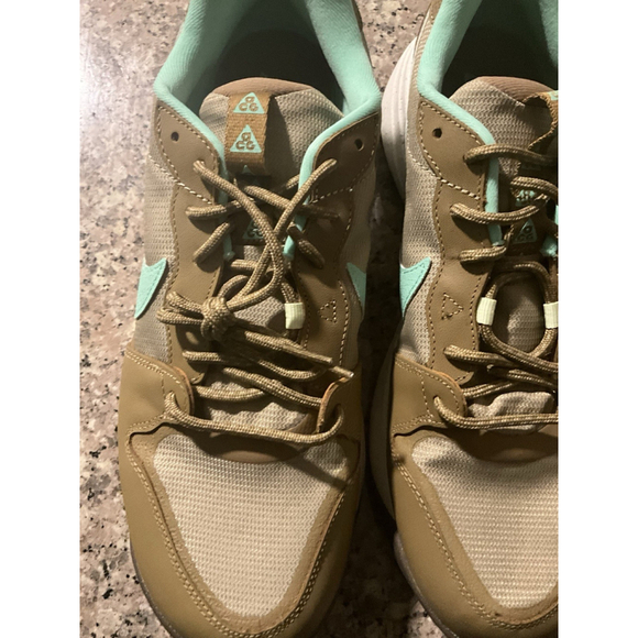 Nike ACG Lowcate Limestone/Dark Driftwood/Sail/Green Glow DX2256-200 Sz 11.5
